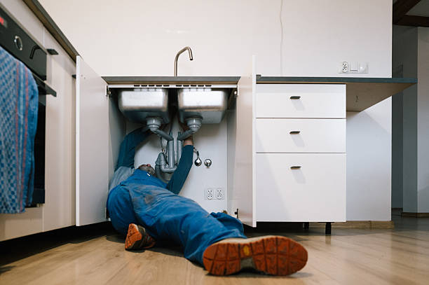 Professional Emergency Plumber technician working in Keene, KY